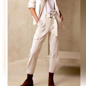 Banana Republic, Size 6, Cream Colored Cargo dress Pant.